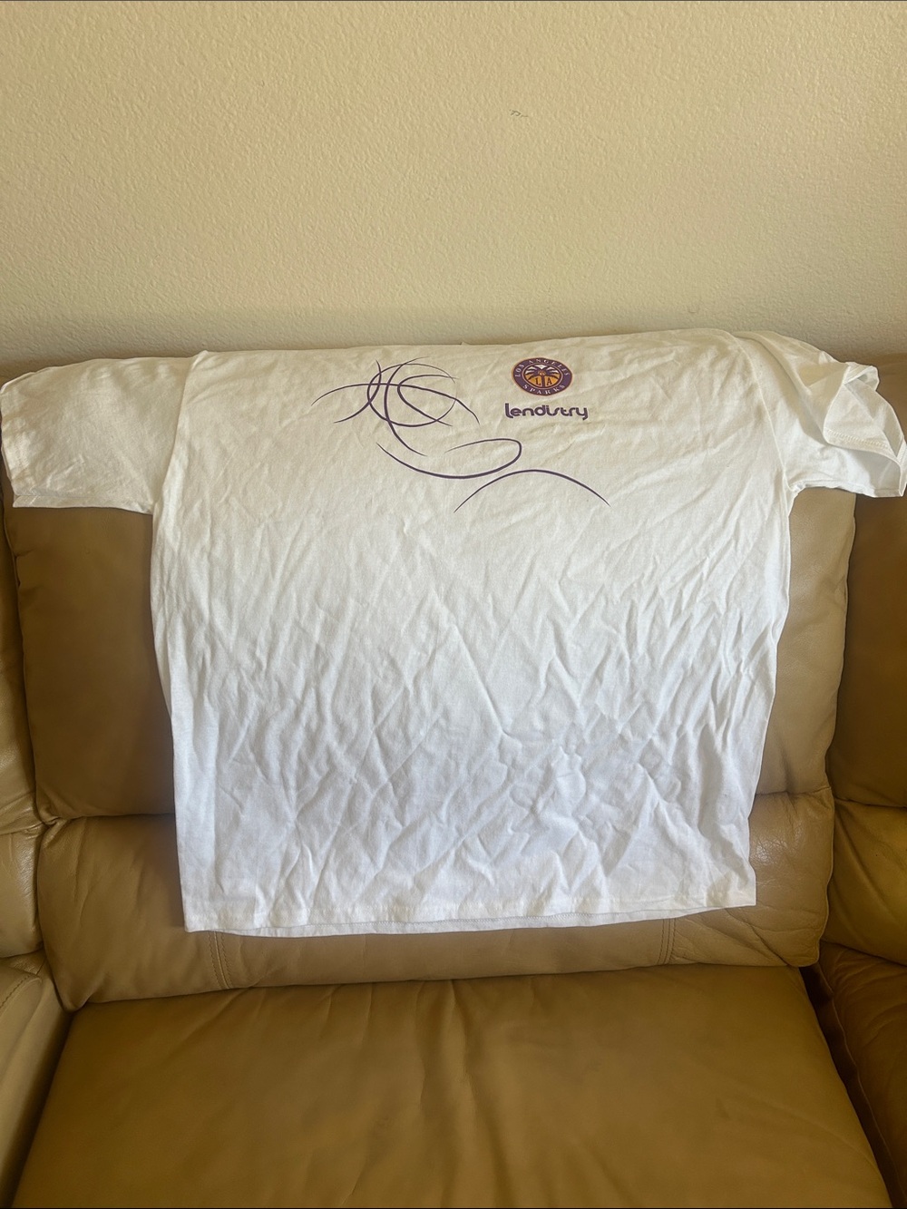 Los Angeles Sparks White Graphic Tee with Purple Basketball Design WNBA XL